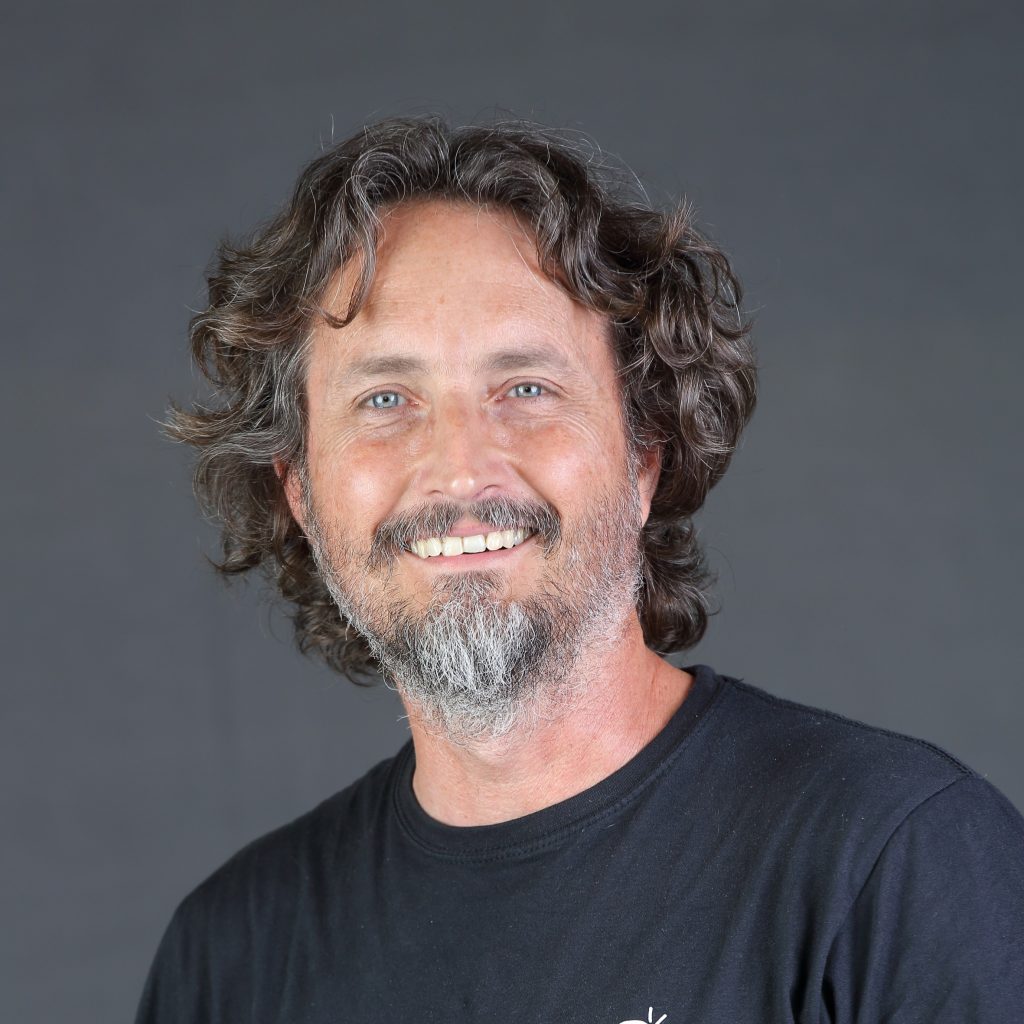 Profesor de Teatro Divertido Asociación Cultural Sevilla, guiando en cada paso del camino. Manuel Portillo Jiménez
Licenciado en Arte dramático, actor y director de Teatro Divertido.