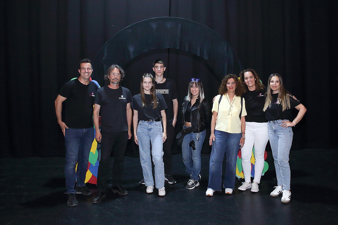 Profesores apasionados de Teatro Divertido Asociación Cultural Sevilla, guiando en cada paso del camino